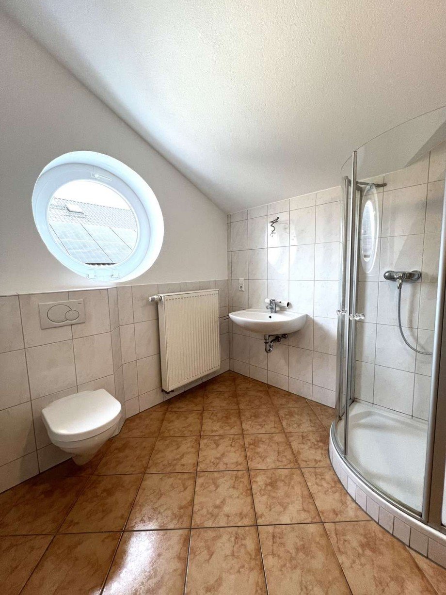 Bad 1 DG Doppelhaush�lfte Monzingen