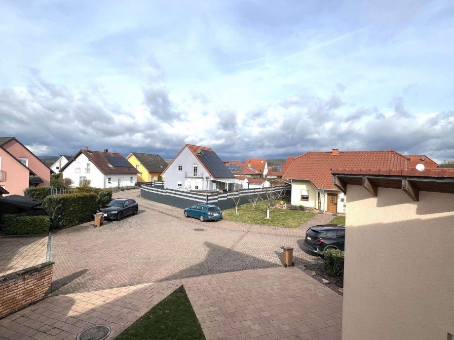 Blick von Schlafzimmer 2 Doppelhaush�lfte Monzingen