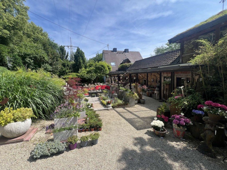 Ansicht Haus und Nebengeb�ude Einfamilienhaus Idar-Oberstein