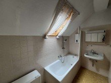 Bad im DG Top-Gelegenheit! Einfamilienhaus mit kleinem Innenhof und Garten in Feilbingert zu verkaufen