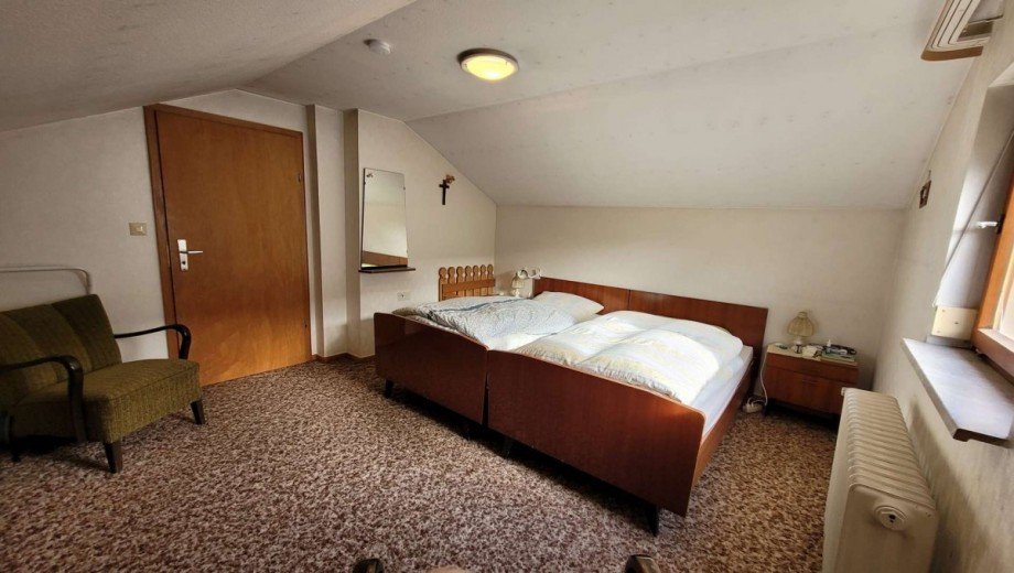 Schlafen 1 DG Einfamilienhaus Neu- Bamberg