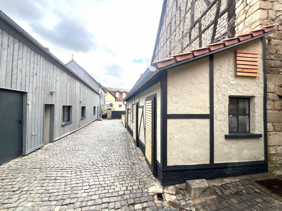 Innenhof mit Nebengeb�ude Etagenwohnung Nu�baum