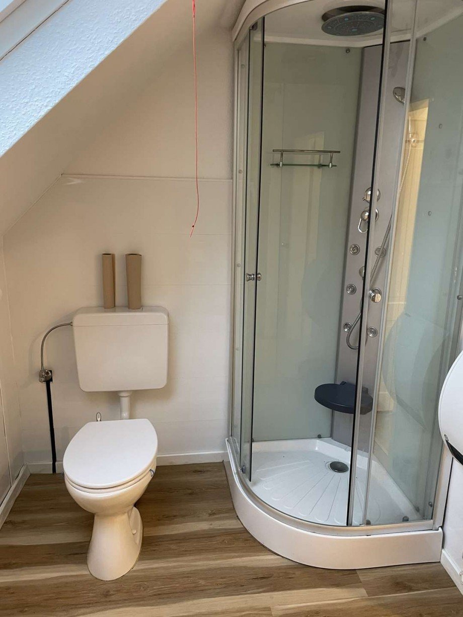 Bad mit Dusche Wohnung Schneppenbach