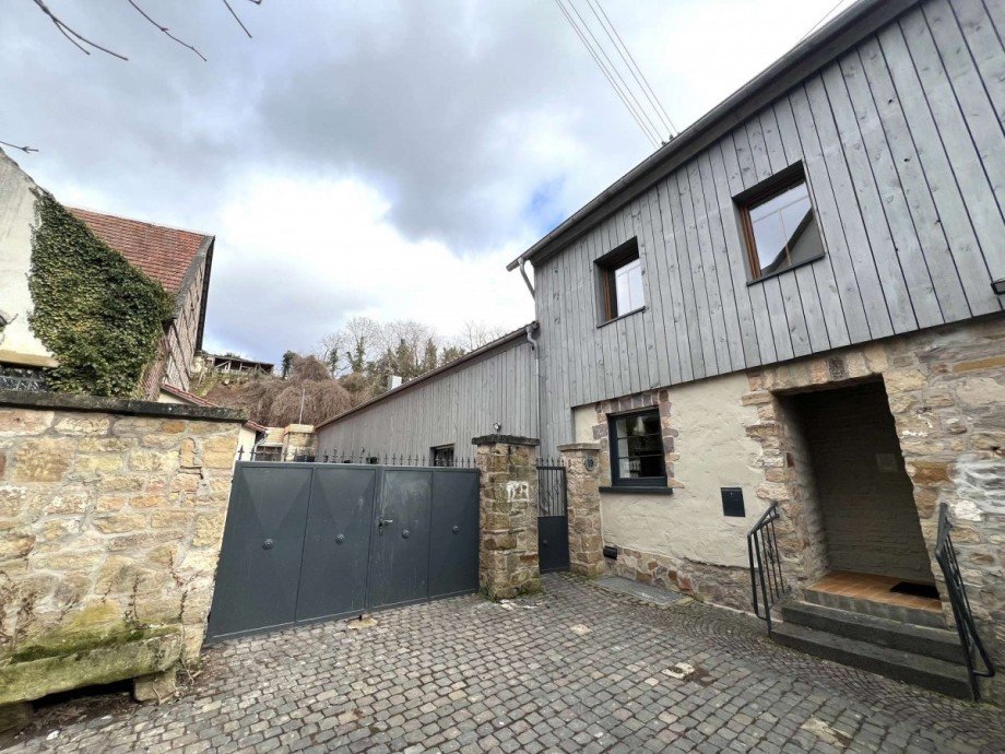 Seitenansicht Vorderhaus Etagenwohnung Nu�baum