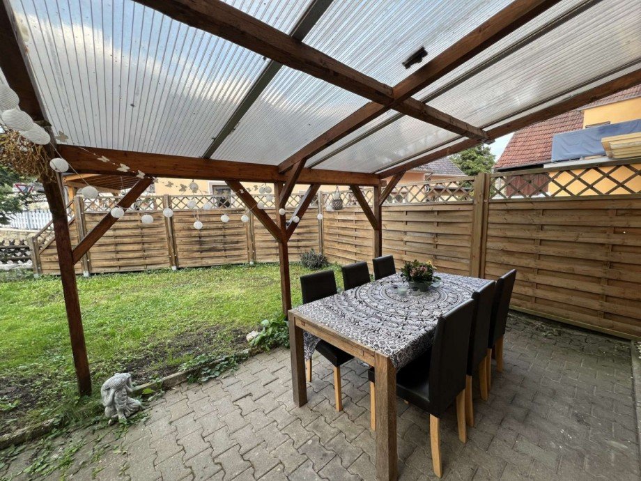 �berdachte Terrasse vor Haus Einfamilienhaus Breitenheim