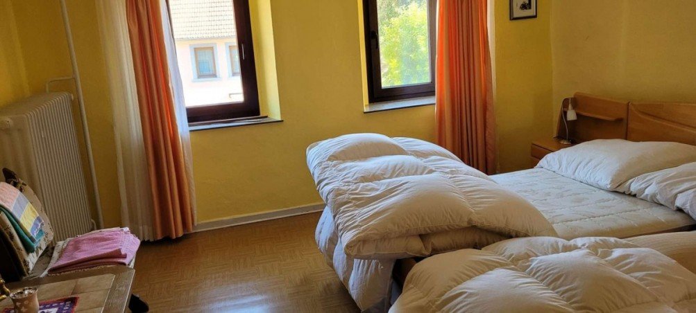 Zimmer 1 OG Einfamilienhaus Desloch