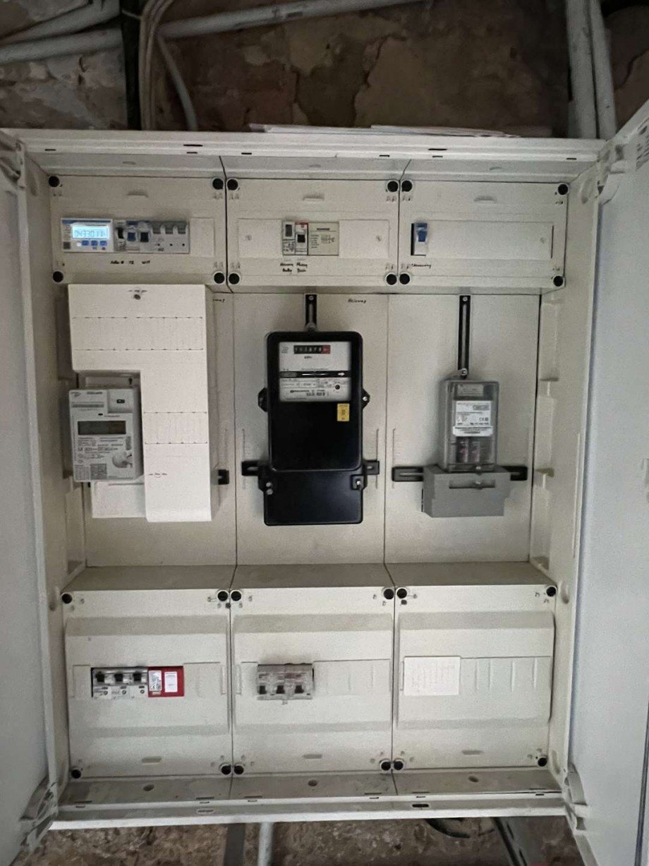 Elektrokasten Hinterhaus Zweifamilienhaus Obermoschel