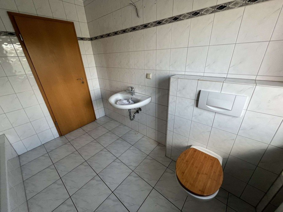 Bad OG Wohnung Mehrfamilienhaus Becherbach