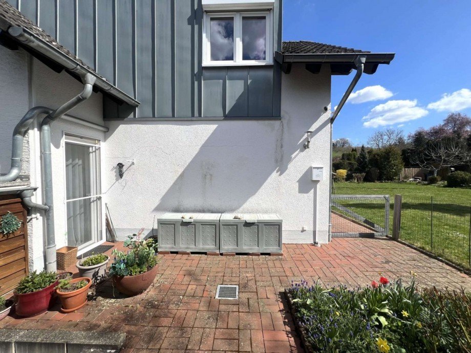 seitliche Terrasse Zweifamilienhaus Meddersheim