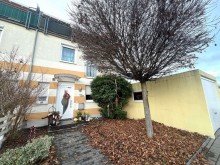 Vorderansicht mit Garage TOP-GELEGENHEIT! Doppelhaush�lfte mit Dachterrasse in Toplage von Bad Kreuznach-Planig zu verkaufen