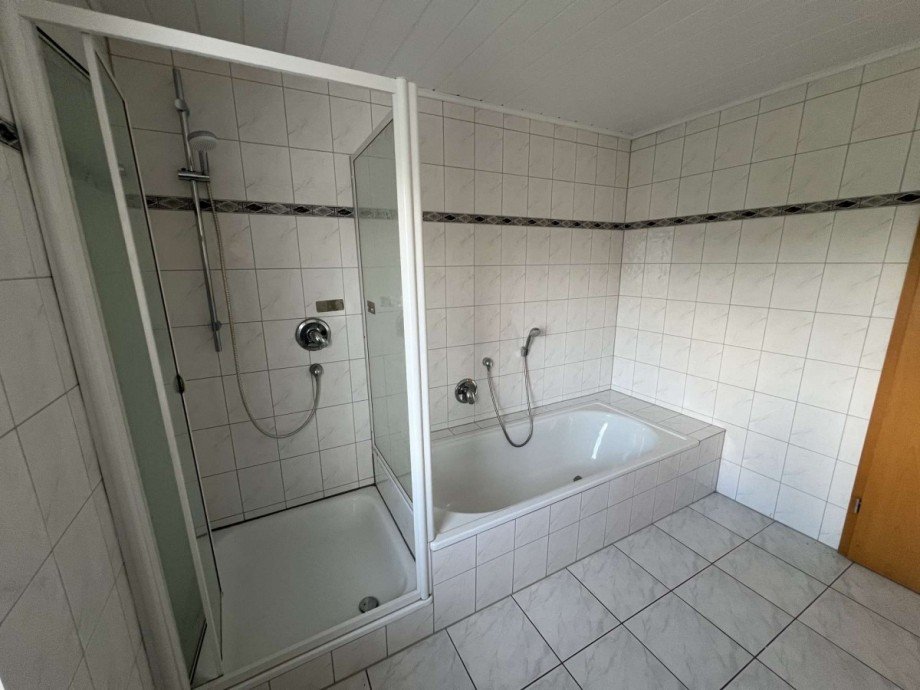 Bad OG Wohnung Mehrfamilienhaus Becherbach
