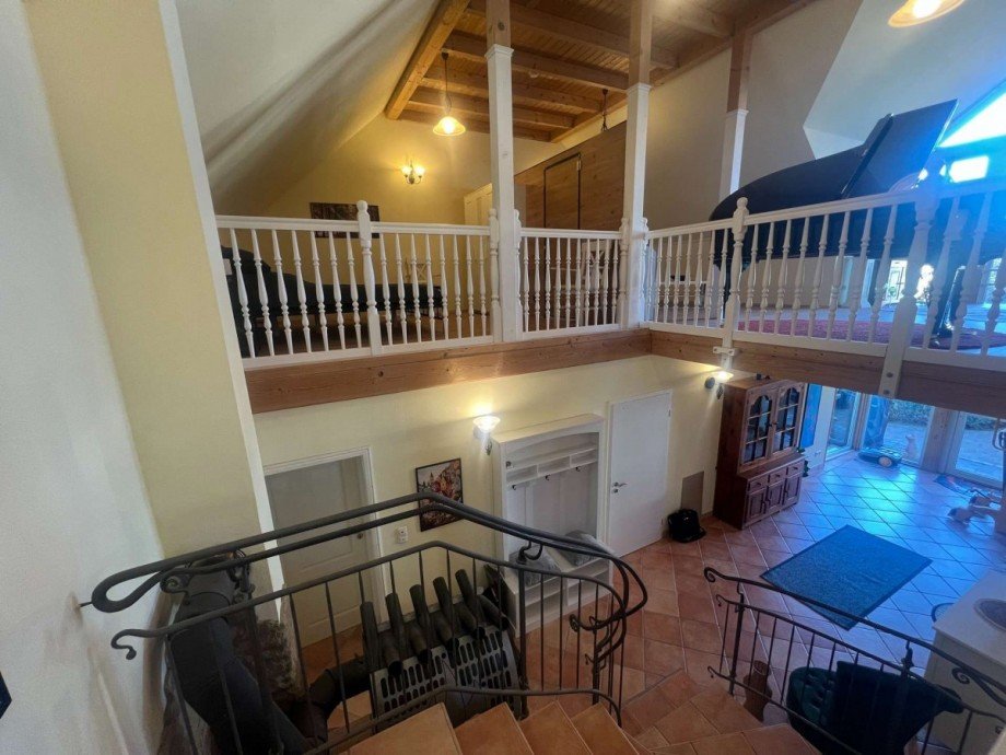 Blick auf Eingang mit Galerie B�ro / Praxis Hargesheim