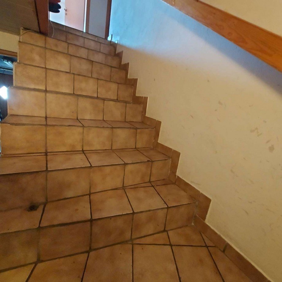 Kellertreppe zum UG Haus Waldb�ckelheim