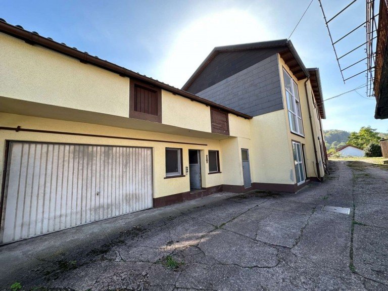 Au�enansicht Haus 1 Eppenbrunn Haus TOP Gelegenheim!! 2 H�user mit riesigem Grundst�ck in ruhiger Lage n�he Pirmasens