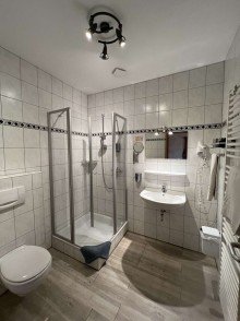Bad eines Zimmers Top-Gelegenheit! Gro�z�giger Wohnraum in ruhiger, zentraler Lage von Waldb�ckelheim zu verkaufen!