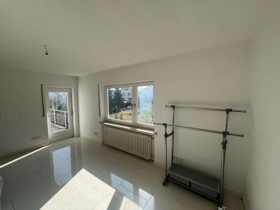 Zimmer 1 EG Blick 2 mit Balkonzugang Bungalow Bad Kreuznach-Winzenheim