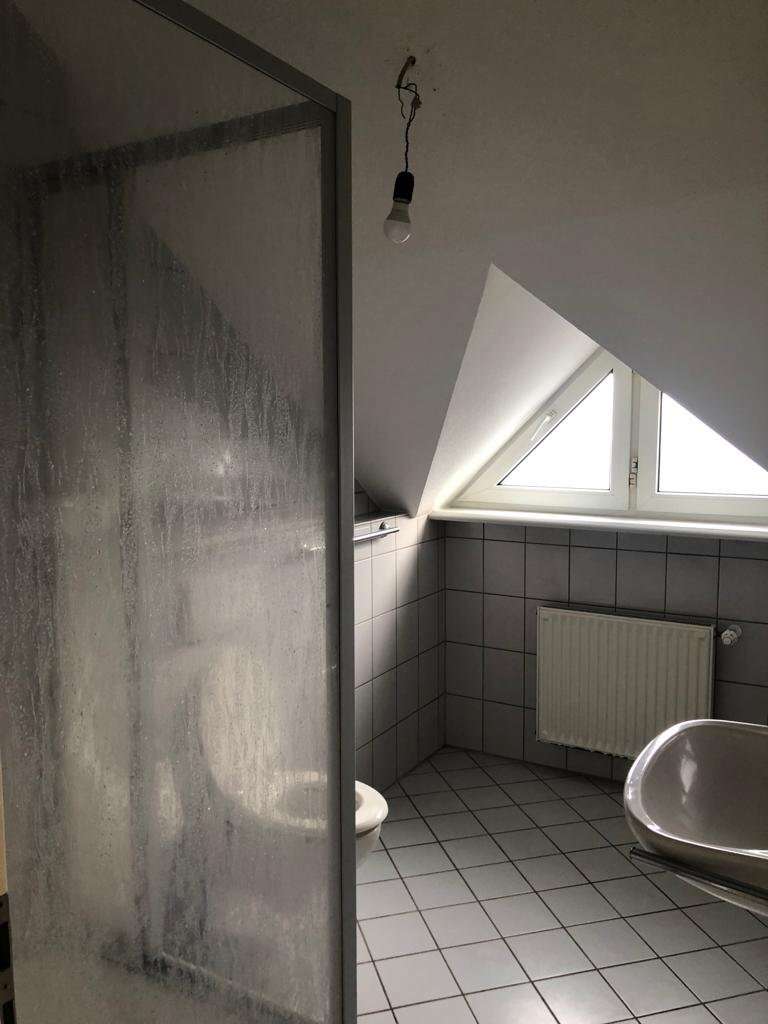 Bad Dachgeschosswohnung Hackenheim
