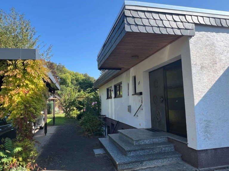 Hausansicht Bad Sobernheim Haus PREISREDUZIERUNG! Bungalow mit ELW und gro�em Garten in Bad Sobernheim zu verkaufen