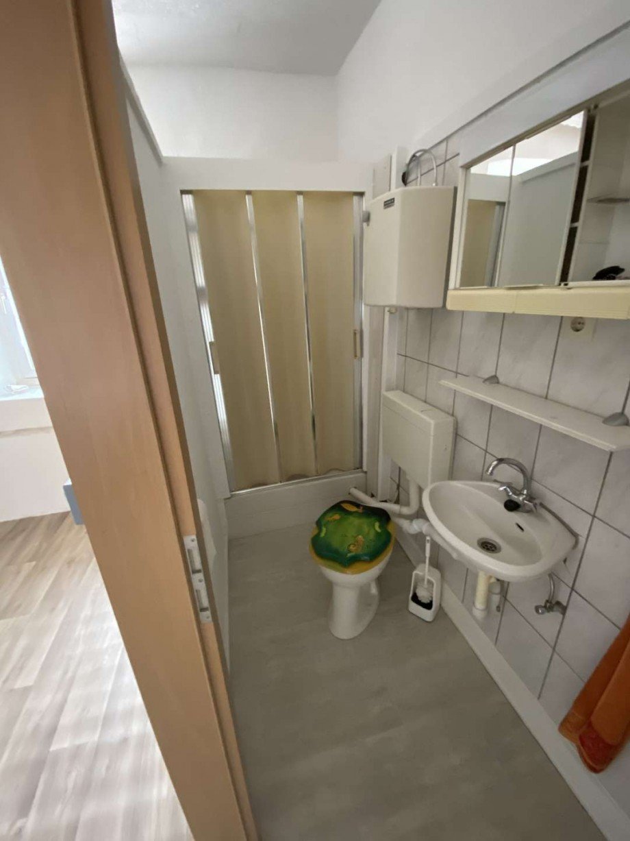 Bad Wohnung OG Mehrfamilienhaus Obermoschel