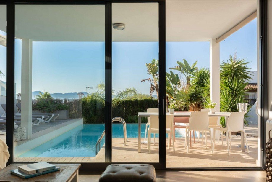 �berdachte Terrasse mit Pool Renditeobjekt Alcanada / Mallorca