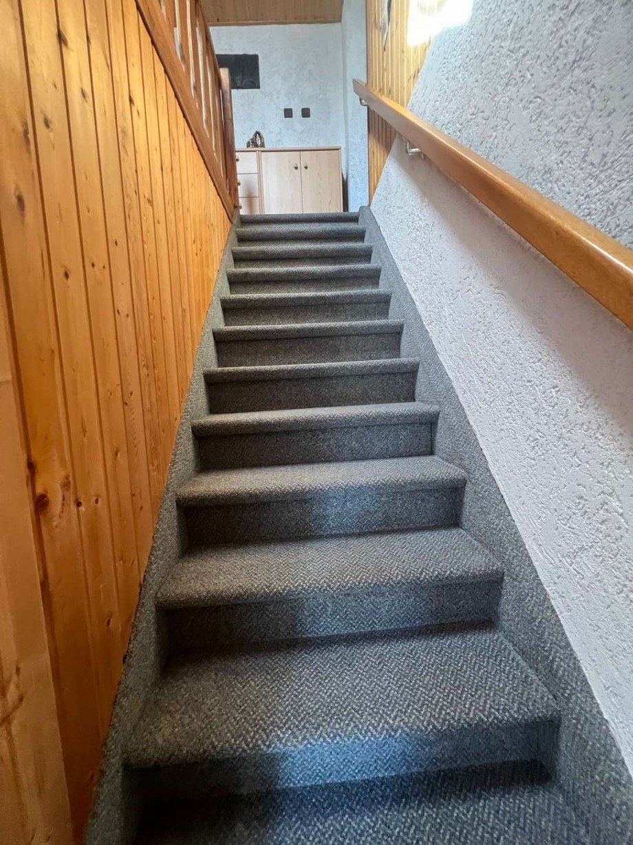 Treppe zum DG Vorderhaus Zweifamilienhaus Bad Sobernheim