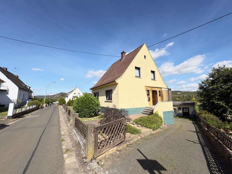 Ansicht mit Einfahrt Einfamilienhaus Merxheim