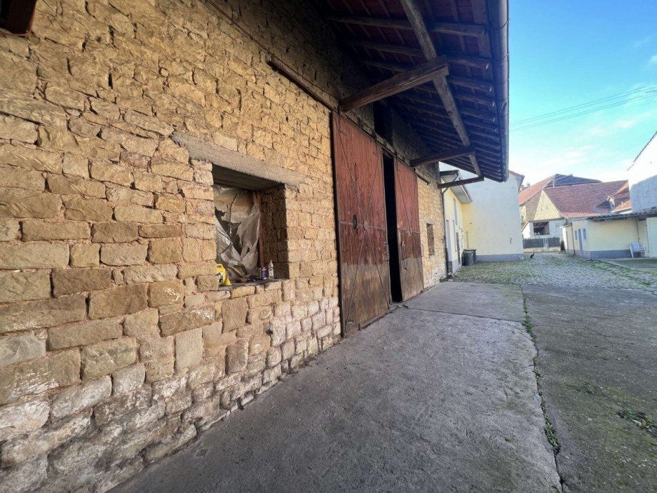 Hofansicht mit Nebengeb�ude Bauernhaus Duchroth