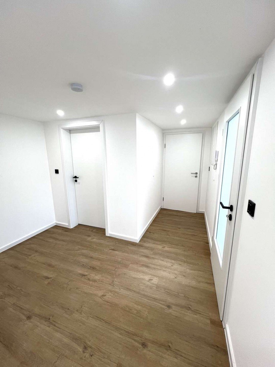 Flur DG Dachgeschosswohnung Nu�baum