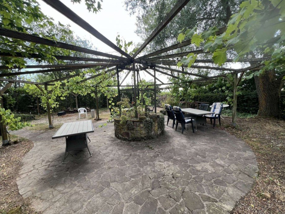 Au�enbereich Freisitz Haus Waldb�ckelheim