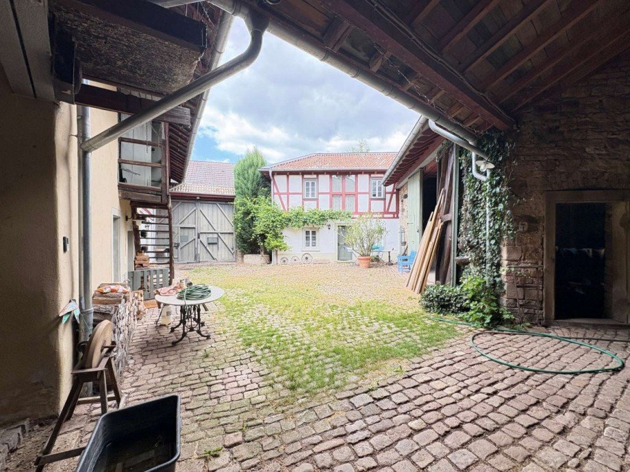 Einblick Innenhof Haus Zotzenheim