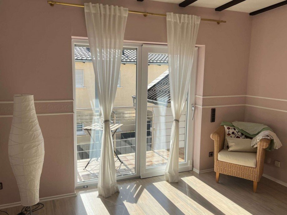 Zimmer 2 mit Balkon DG Haus 2 Zweifamilienhaus H�ffelsheim