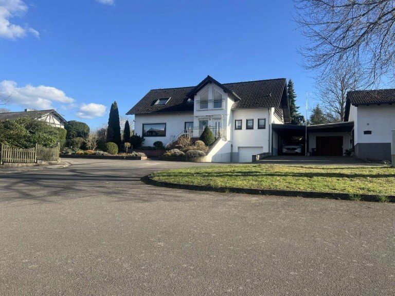Hausansicht Meddersheim Zweifamilienhaus Wundersch�nes Zweifamilenhaus mit traumhaften Garten in ruhiger Lage von Meddersheim zu verkaufen!