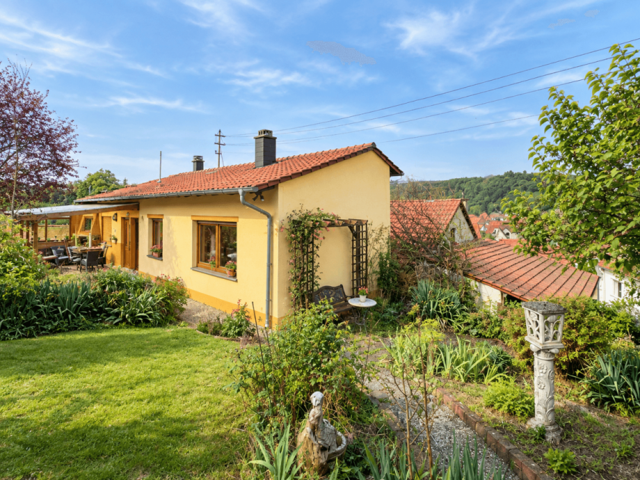 Hausansicht Hinterhaus KI modifiziert Einfamilienhaus Odernheim