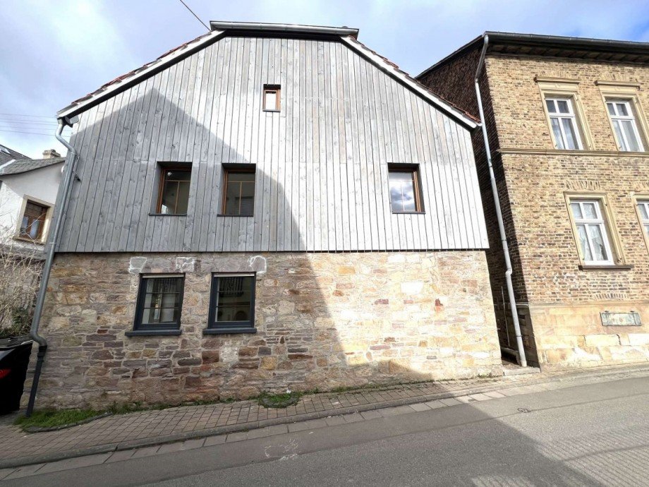 Stra�enansicht Vorderhaus Etagenwohnung Nu�baum