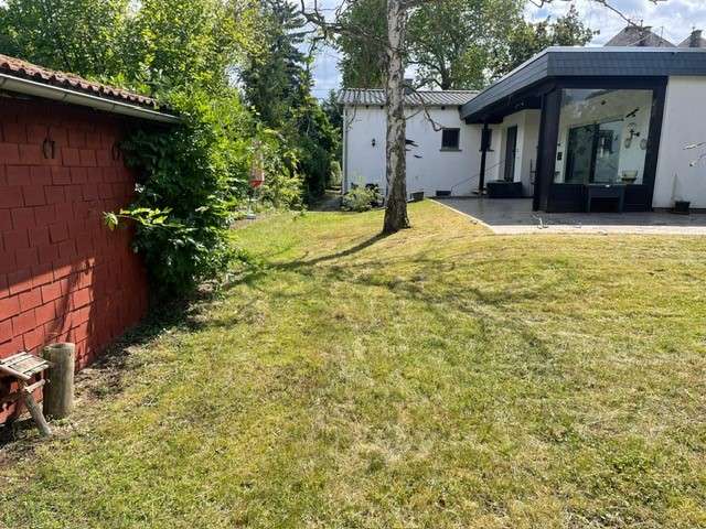 Blick Garten und Terrasse Einfamilienhaus Bad Sobernheim