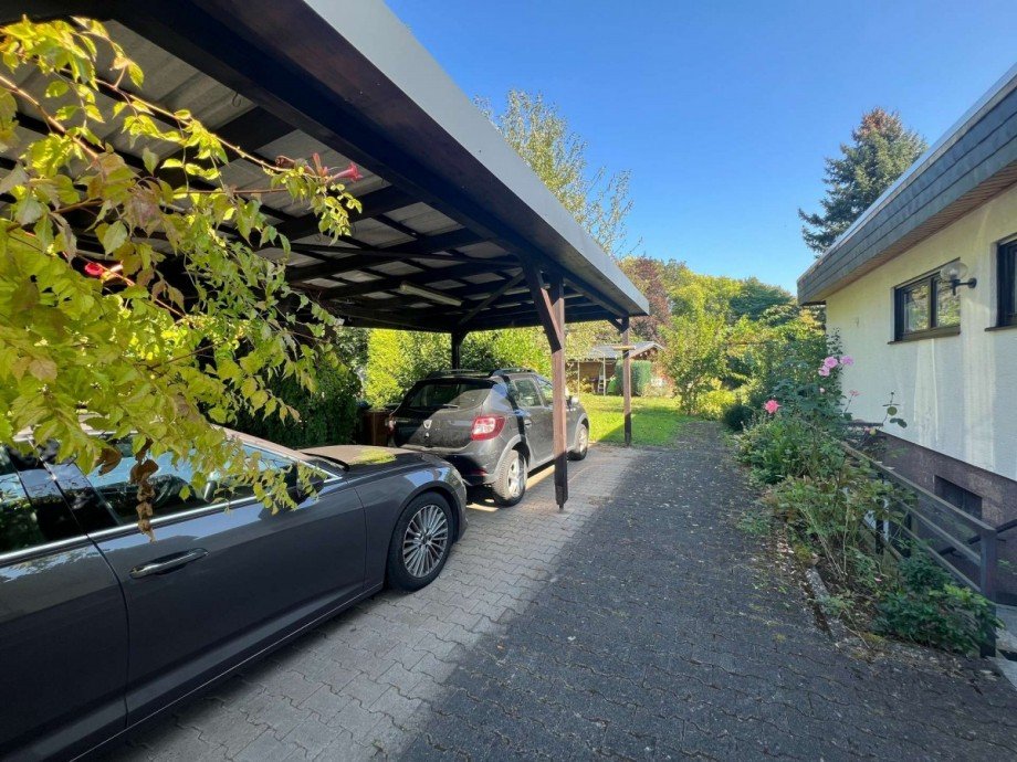 Carport mit Blick Richtung Garten Haus Bad Sobernheim