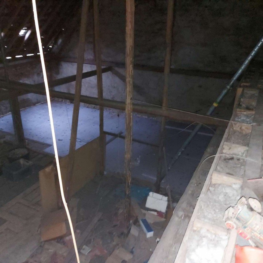 Dachgeschoss Anbau Wohn- / Gesch�ftshaus Hallgarten