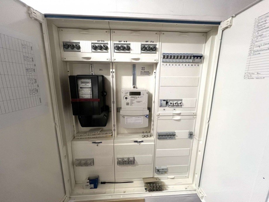 Elektrokasten in KG Zweifamilienhaus Meddersheim