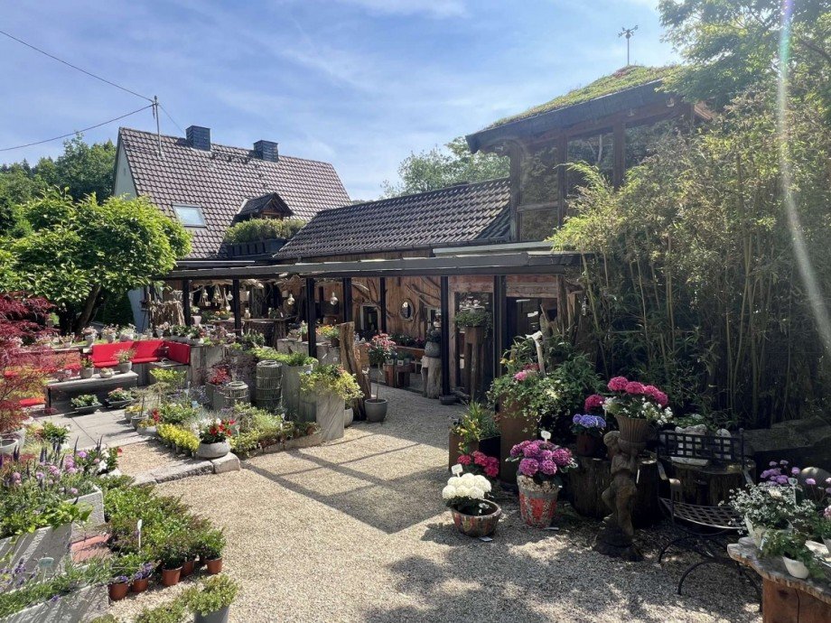 Ansicht Haus und Nebengeb�ude Einfamilienhaus Idar-Oberstein