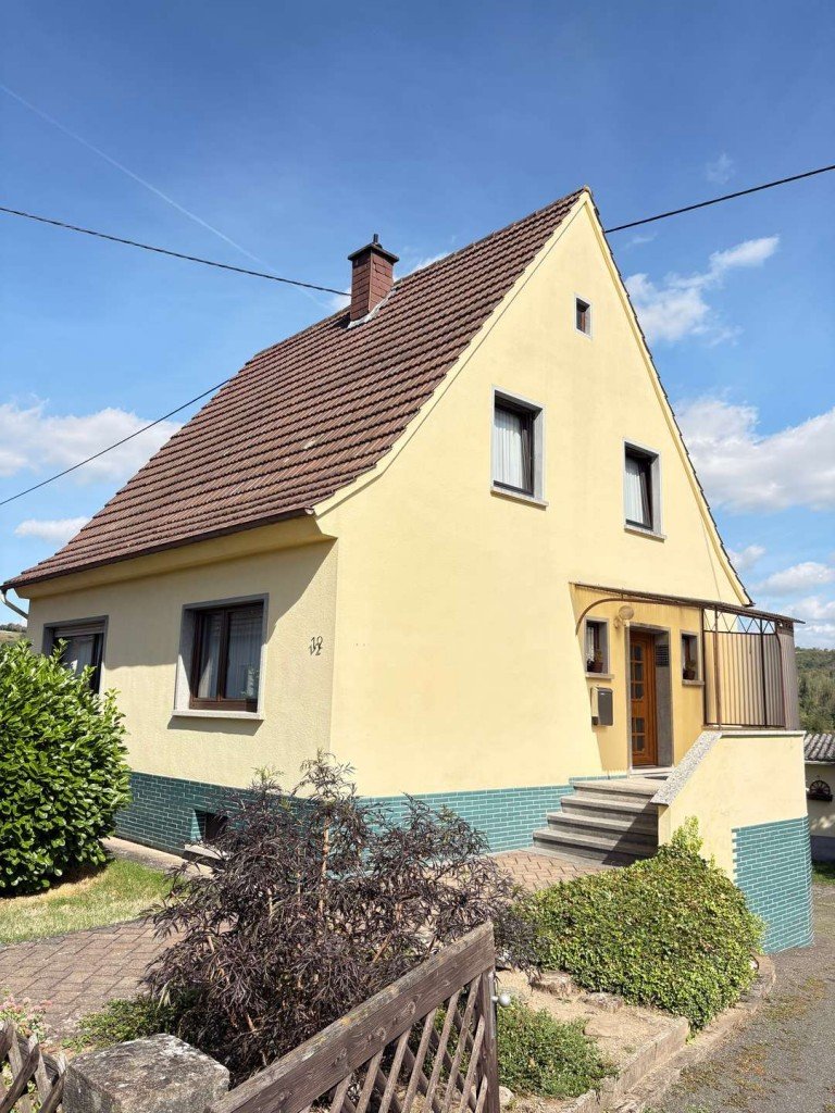 Frontansicht Merxheim Einfamilienhaus Gem�tliches Einfamilienhaus mit gro�em Grundst�ck und tollem Weitblick