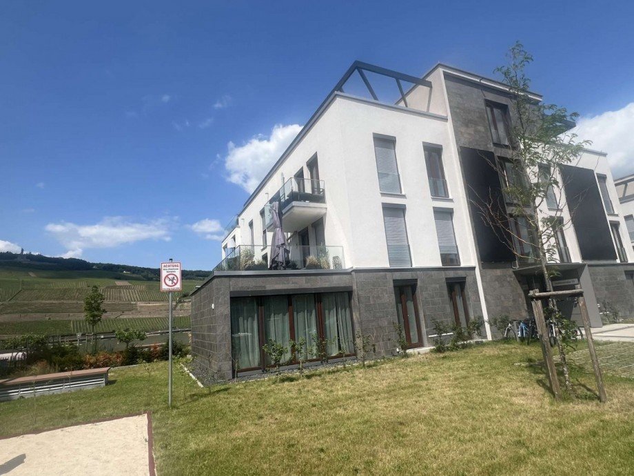 Vorder- und Seitenasicht Haus Etagenwohnung Bingen