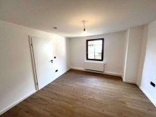 Schlafen OG Erstbezug nach Renovierung! 2 Zimmer, K�che mit EBK, Bad in Nu�baum zu vermieten!