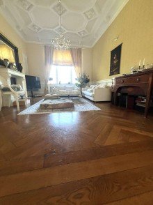 Holzboden im Wohnzimmer EG Einmalige Gelegenheit! Repr�sentative Villa als Doppelhaush�lfte in Wuppertal zu verkaufen!