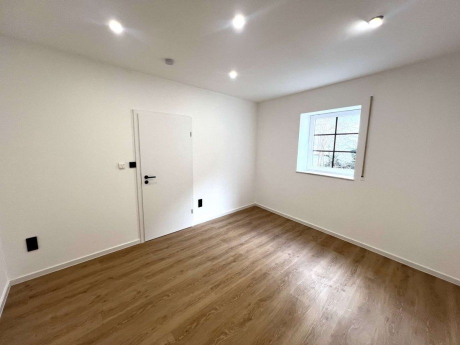 Schlafzimmer EG Vorderhaus Zweifamilienhaus Nu�baum
