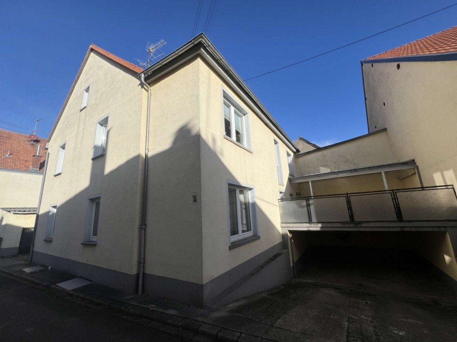Hausansicht mit Carport und Terrasse Einfamilienhaus Duchroth