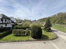 Blick auf zus�tzliches Grundst�ck Top-Gelegenheit! Einfamilienhaus mit Einliegerwohnung in Tiefenbach zu verkaufen!