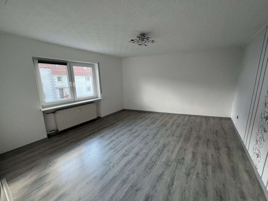 Zimmer 2 OG Wohnung Mehrfamilienhaus Becherbach