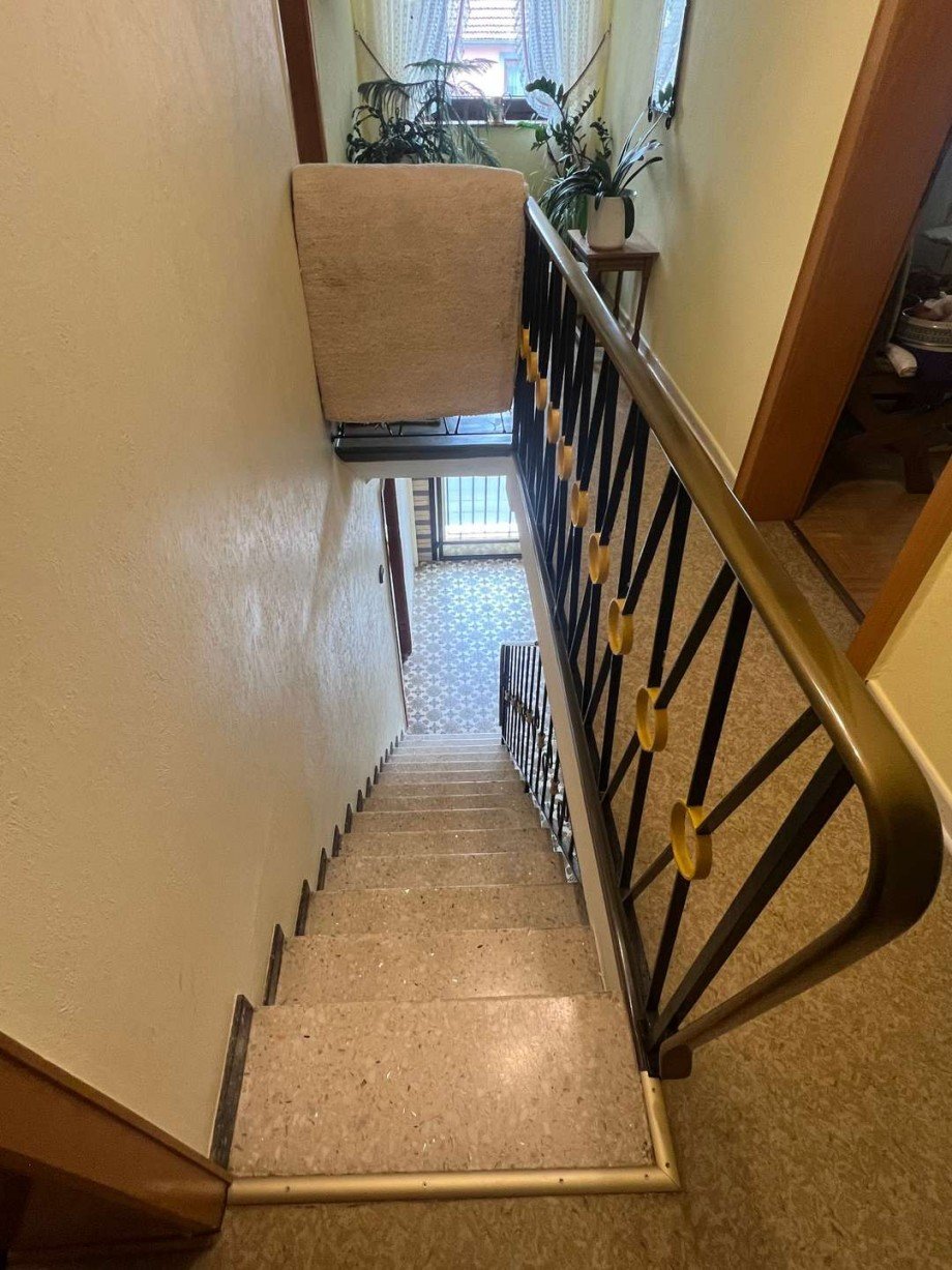 Treppe OG ins EG Einfamilienhaus Desloch