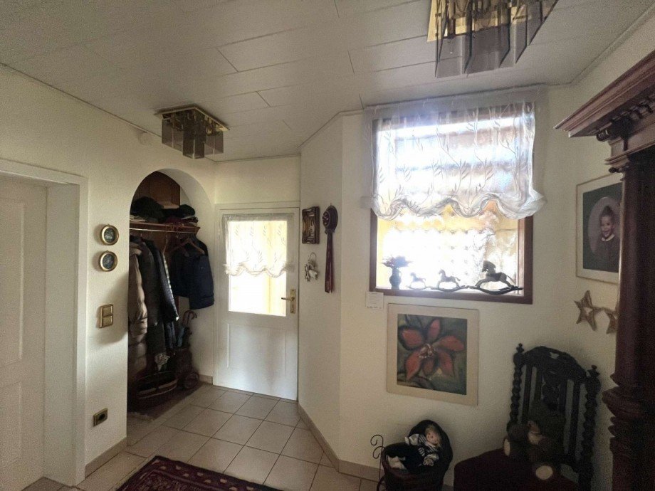 Diele mit Eingangst�r EG Wohnung Zweifamilienhaus Meddersheim