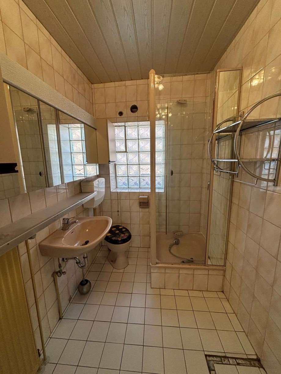 Bad OG Zweifamilienhaus Callbach